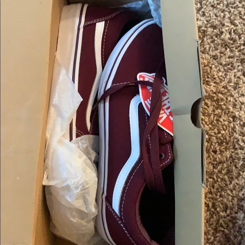 Maroon vans youth boys  5.5 or women’s 7.5